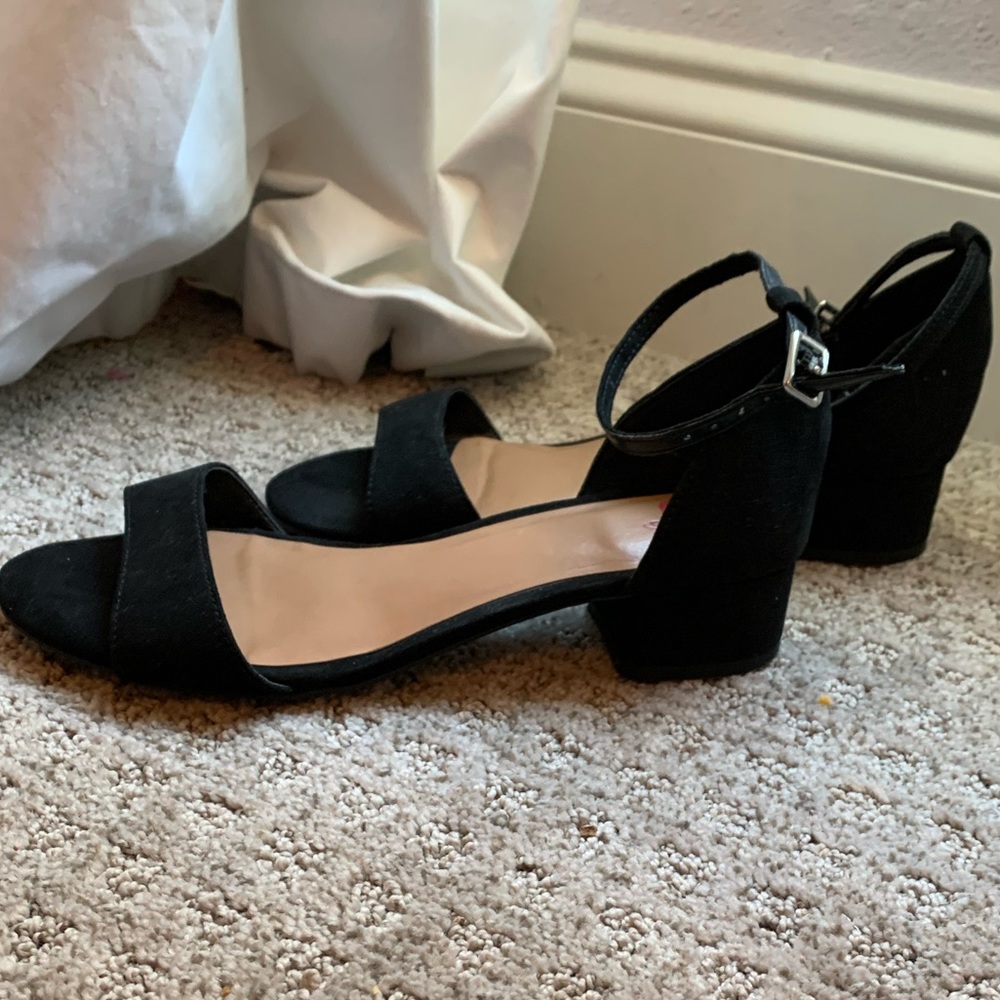 Black heals with adjustable straps